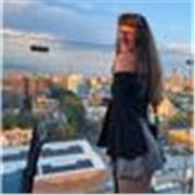 Soy una chica amable, sympatica y tengo paciencia para enseñar ingles o cuidar niños y jugar pasear 