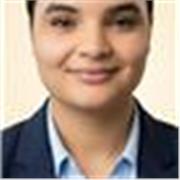 Professeur particulier donne cours de soutien scolaire aux étudiants de primaire