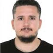 Profesor titulado en Derecho por la Universidad Complutense de Madrid y Máster en Recursos Humanos, enfocado a metas y DAFO.