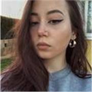 étudiante en fac d’anglais et apprenant l’anglais depuis petite, je suis disponible pour des cours en ligne