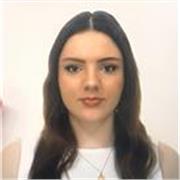 Estudiante universitaria, con título C1 en ingles (obteniendo en la PAU 10 en ingles), comprometida y con ganas de enseñar