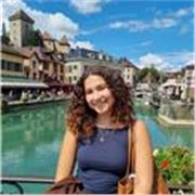 Estudiante de Grado en Cine, con Nivel fluido de Inglés que busca dar clases a estudiantes más jóvenes. 