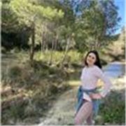 Profesora de Inglés , matemáticas y lengua con niños de hasta 8-10 años.