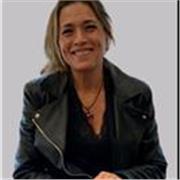 Profesor de Economía, Emprendimiento y Finanzas.
Los profesores donde charlas me definen como  todo terreno  .