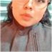 Profesora de Biologia imparte clases para alumnos de secundaria