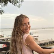 Soy creativa, paciente y entusiasta. Enseñaré inglés a niños de todas las edades mediante juegos, cuentos y actividades divertidas