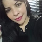 Profesora del área de Ciencias de la Educación imparte clases a estudiantes de Educación Terciaria y Secundaria