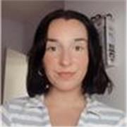 Profesora de Castellano y Catalán con experiencia enseñando tanto a niños como adultos.