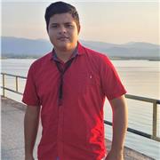 Profesor de matemáticas imparte clases a niños de todas las edades ya sea de escuela o colegio