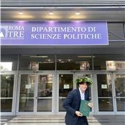 laureando in filosofia politica Offre aiuto compiti e supporto allo studio per studenti di scuole elementari, medie e superiori