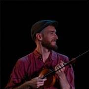 Graduado en superior y violinista profesional con dilatada experiencia. ¡Aprende ahora el estilo que más te guste!