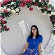 Docente di italiano impartisce lezioni per stranieri