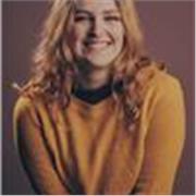 Architekturstudentin bietet Mathe-Nachhilfe und Hausaufgabenbetreuung online an. 