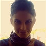 Türkçeyi küçük çocuklara ögreterek, eglenerek deger katan ögretmen