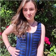 Profesora polivalente, tras conseguir el título de la Evau con un 8. Siempre he elegido el itinerario de ciencias biológicas, por lo tanto puedo dar clases de mates, lengua, química... Intento que las clases sean más bien prácticas para que al alumno le a