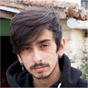 Chico de 27 años autodidacta en ingles con un buen nivel en él. 
