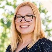 Als angehende Lehrkraft unterstütze ich Schüler und Schülerinnen vom Schulstart bis zum Abitur online im Fach Mathematik