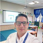 Profesor de inglés licenciado. Con 2 años de experiencia en un colegio internacional y 5 años más en otras instituciones.