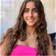 Profesora de matemáticas que imparte clases a estudiantes que cursan como máximo 4° ESO