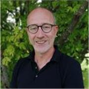 Professeur de dessin, avec 20 ans d’expérience dans le secteur du cinéma d’animation, j’offre des cours particuliers en ligne pour