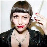 Motion & Graphic designer con oltre 10 anni di esperienza, pronta ad insegnarti tutti i trucchi del mestiere