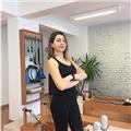 Yüz yüze mat pilates veya reformer dersleri, online mat pilates dersleri vermekteyim. Skolyoz, bel fıtığı, boyun fıtığı gibi omurga rahatsızlıkları veya diz/kalça eklem rahatsızlıkları olan bireylerle çalıştım