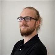 Titulaire d'un double Master Franco-Québécois en informatique et en programmation de Jeu Vidéo, enseigne l'informatique pour tous 
