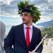 Diplomato in flauto traverso col massimo dei voti al conservatorio propone lezioni di Flauto traverso, teoria musicale e solfeggio