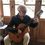 Insegnante di chitarra classica, accompagnamento, flamenco (base), ensemble di chitarre, direzione gruppi di strumenti a corde