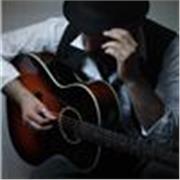 Docente di chitarra, fisarmonica e songwriting. Posso farti migliorare nello strumento e nella scrittura delle tue canzoni