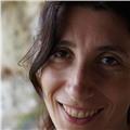 Profesora de idiomas imparte clases de español, català, inglés y francés