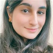 Insegno ai bambini con giochi divertenti. Li incoraggio a imparare.