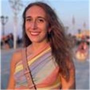 Studentessa universitaria al secondo anno di Interpretariato e traduzione in lingua inglese, spagnola, francese e portoghese impartisce lezioni per ragazzi di elementari, medie e superiori delle lingue sopracitate