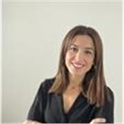 Profesora de marketing con +15 años de experiencia en el sector del marketing, la comunicación y la gestión de negocios digitales.