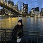 Profesora de catalán y castellano. También he dado clases de baile urbano