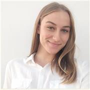 Me adapto y adapto las clases al nivel de los alumnos. 
Enseño de manera progresiva, poco a poco.