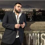 Neolaureando presso l'università degli studi di Napoli l'Orientale offre lezione per tutti i livelli (A1-C1) con profonda conoscenza nell'ambito della lingua, cultura e letteratura inglese