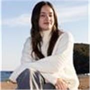 Estudiante española con ganas de enseñar , preparada para todo tipo de retos. 