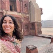 Docente di spagnolo impartisce lezioni private in presenza o online per studenti di liceo, istituti tecnici o adulti