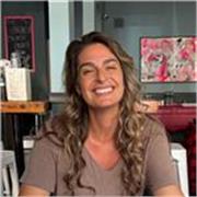Profesora de inglés nativa con experiencia enseñando la gramática y conversación, ofrece clases a distancia en línea