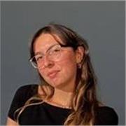 laureata triennale in inglese e spagnolo, diplomata in francese