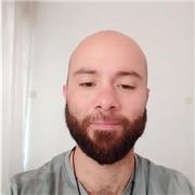 Profesor de educación física con experiencia en entrenamiento personalizado.