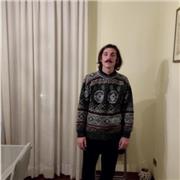 Offro ripetizione di lingua inglese. Assiduo viaggiatore amo incrementare le lezioni con materiale letterario e cinematografico