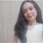 Profesora de inglés imparte clases para niños de todas las edades