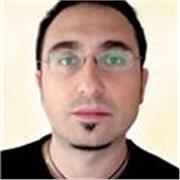 Professionista offre lezioni per imparare a utilizzare Photoshop, Illustrator e Indesign