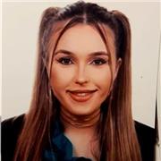 Estudiante de educación primaria trilingüe da clases de inglés, euskera, matemáticas y lengua