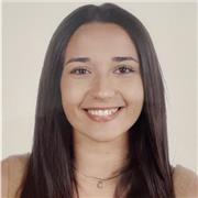 Profesora de español e inglés reparte clases particulares a alumnos de primaria