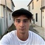 Soy estudiante francés viviendo en Valencia. Me gusta compartir mi idioma y mi cultura con otras personas. Doy clases de francés a