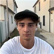 Soy estudiante francés viviendo en Valencia. Me gusta compartir mi idioma y mi cultura con otras personas. Doy clases de francés a