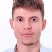 Profesor titulado en bachiller de Ciencias Sociales y graduado en Diseño en Murcia, imparte clases online o presencial en Murcia